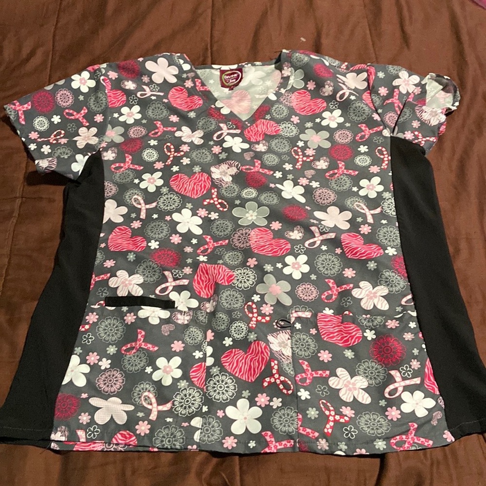 Cancer Awareness Themed Scrub Top by JDM Brand.  EUC!